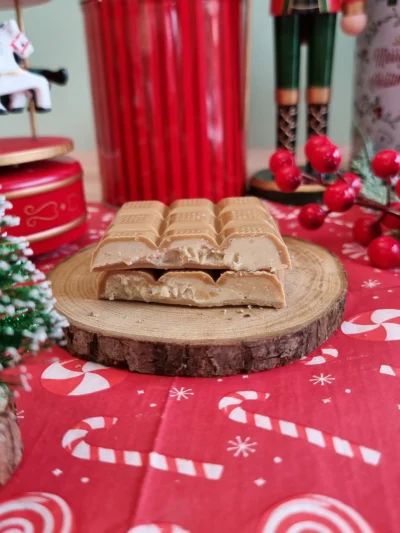 tavoletta artigianale di cioccolato al caramello ripieno di arachidi salate