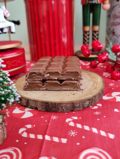 tavoletta di cioccolato al latte ripiena di cramello mou