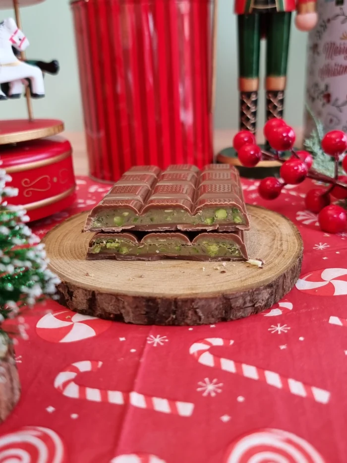 tavoletta di cioccolato al latte ripiena di cremino al pistacchio di bronte